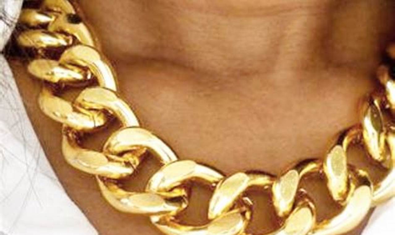 Chunky Gold Necklace: Bold and Timeless Jewelry