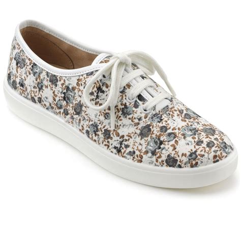 womens wide canvas shoes