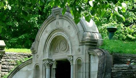 Woodland cemetery, London, Ontario. | Charlene Graham | Flickr