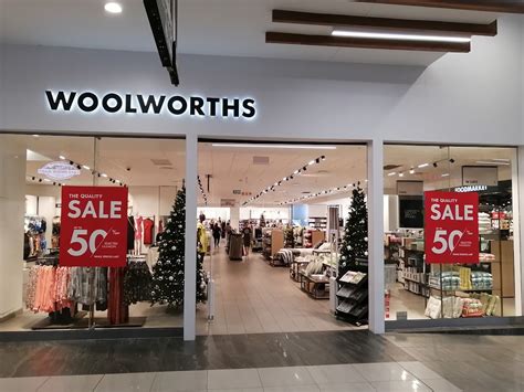 woolworths bloemfontein trading hours