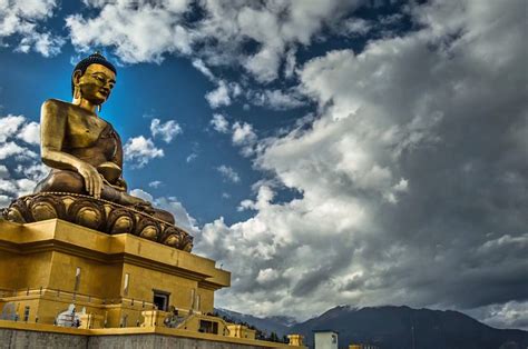 World's First Sitting Statue