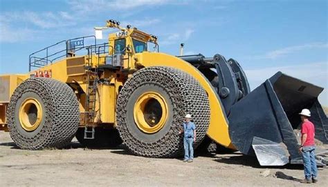 World's Largest Front End Loader