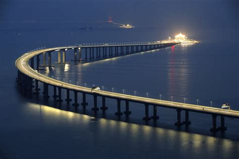 world's longest sea crossing bridge