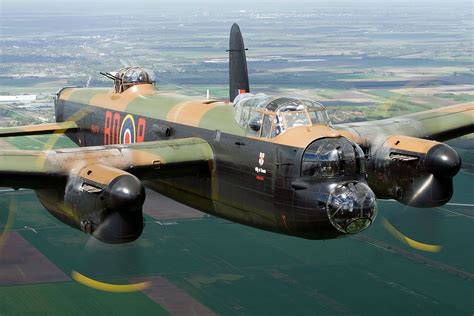 world war 2 lancaster bomber