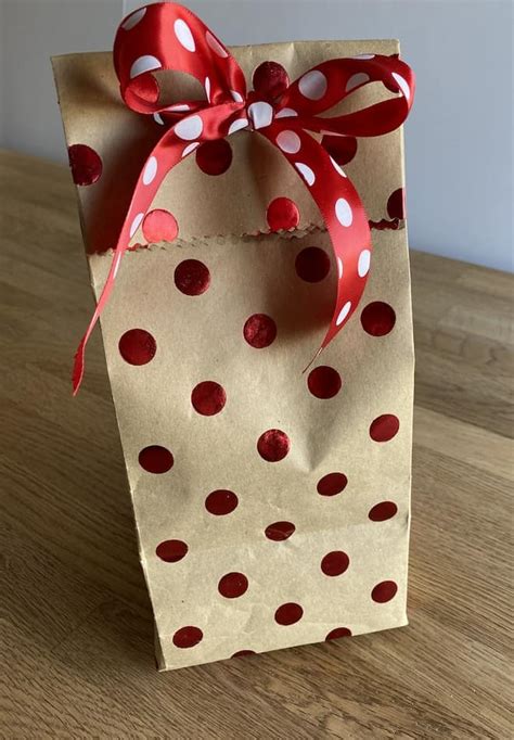 Gift wrap for odd shaped gifts. Creative gift wrapping, Unique gift