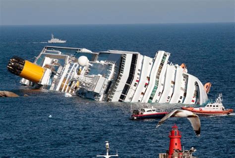 wrecked cruise ship pictures
