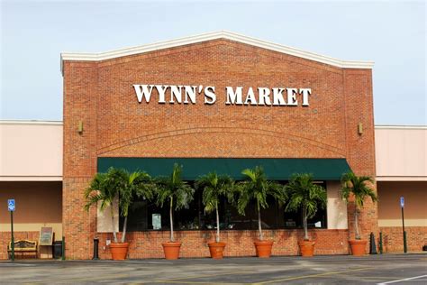 Wynns Market fresh produce Naples, Florida Must Do Visitor Guides