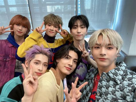 Xdinary Heroes Wallpapers Black