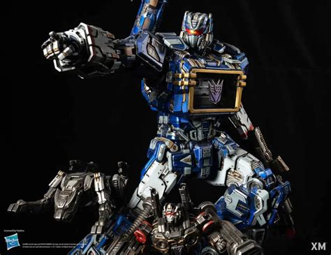 Xm Soundwave Statue