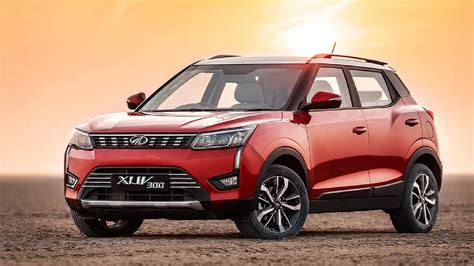 xuv300 top model on road price