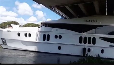 yacht idol hits bridge