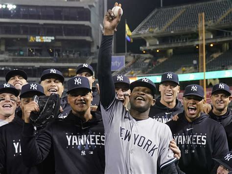 yankees perfect game world series pitchers