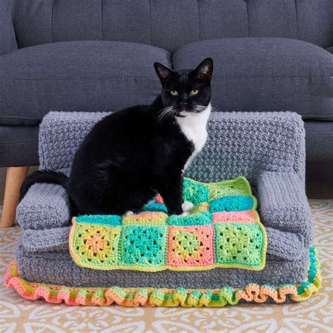 Yarnspirations Kitty Couch