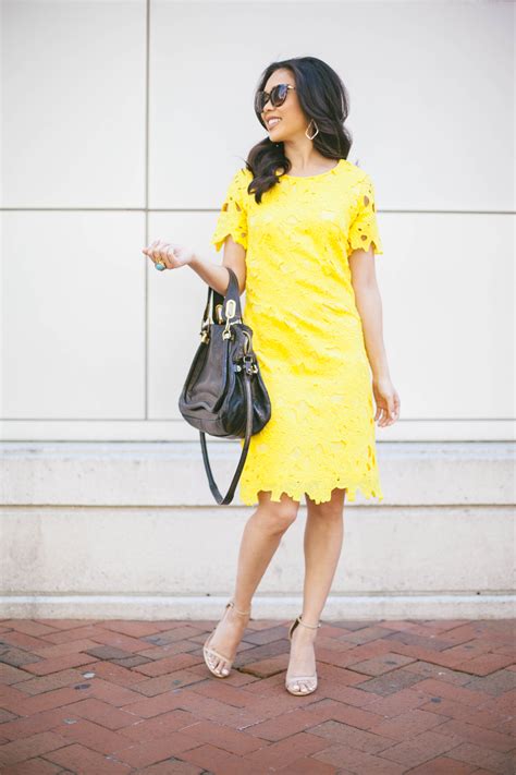 How yellow dress for bridesmaid is very much attractive