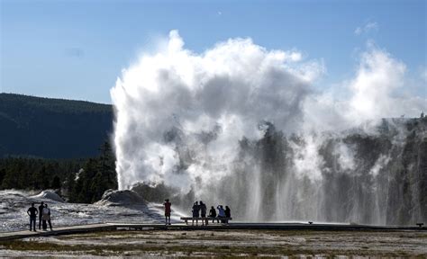 yellowstone national park news fire