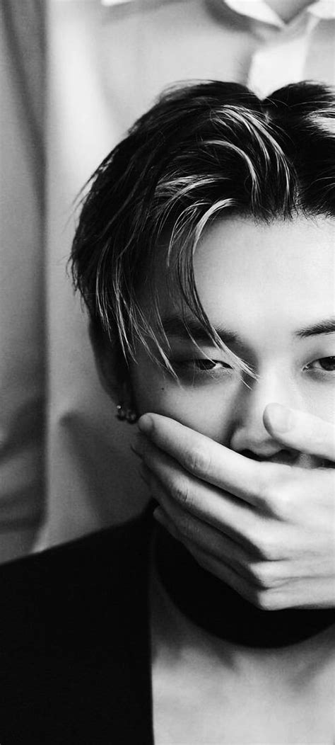 Yeonjun Black And White Lockscreen