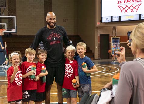 Young basketball players hone their skills in Sioux Falls with NBA veteran