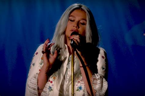 youtube kesha performer