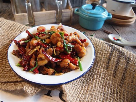 Yummy Chinese Recipe Sichuan Spicy Chicken 辣子鸡 Spice N' Pans