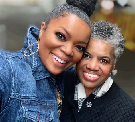 yvette nicole brown parents