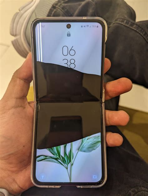 Z Flip 4 Screen Not Turning On When Opened
