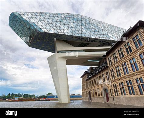 zaha hadid puerto belgica