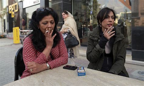 zainab abbas smoking
