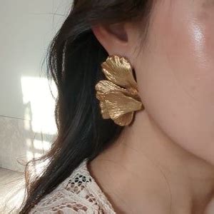 Zara Leaf Earrings