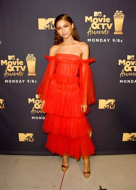 zendaya live from the red carpet