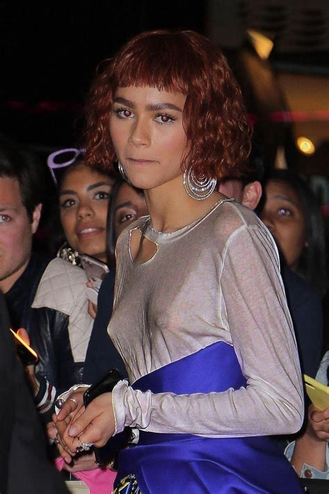 zendaya nip