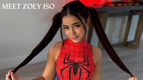 zoey iso desnuda