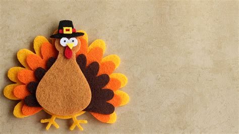 10 Best Zoom Thanksgiving Backgrounds to Spice Up Your Virtual Celebrations