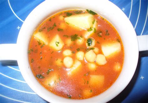 zupa z ciecierzycy z ziemniakami
