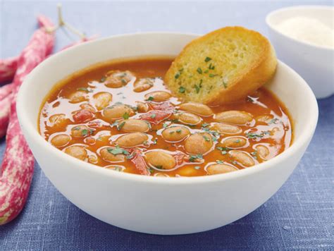 zuppa di fagioli e patate al rosmarino