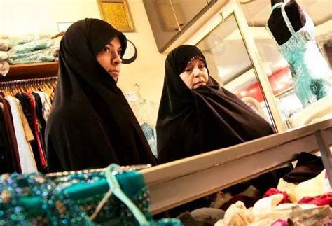 伊朗女性为何要戴头巾